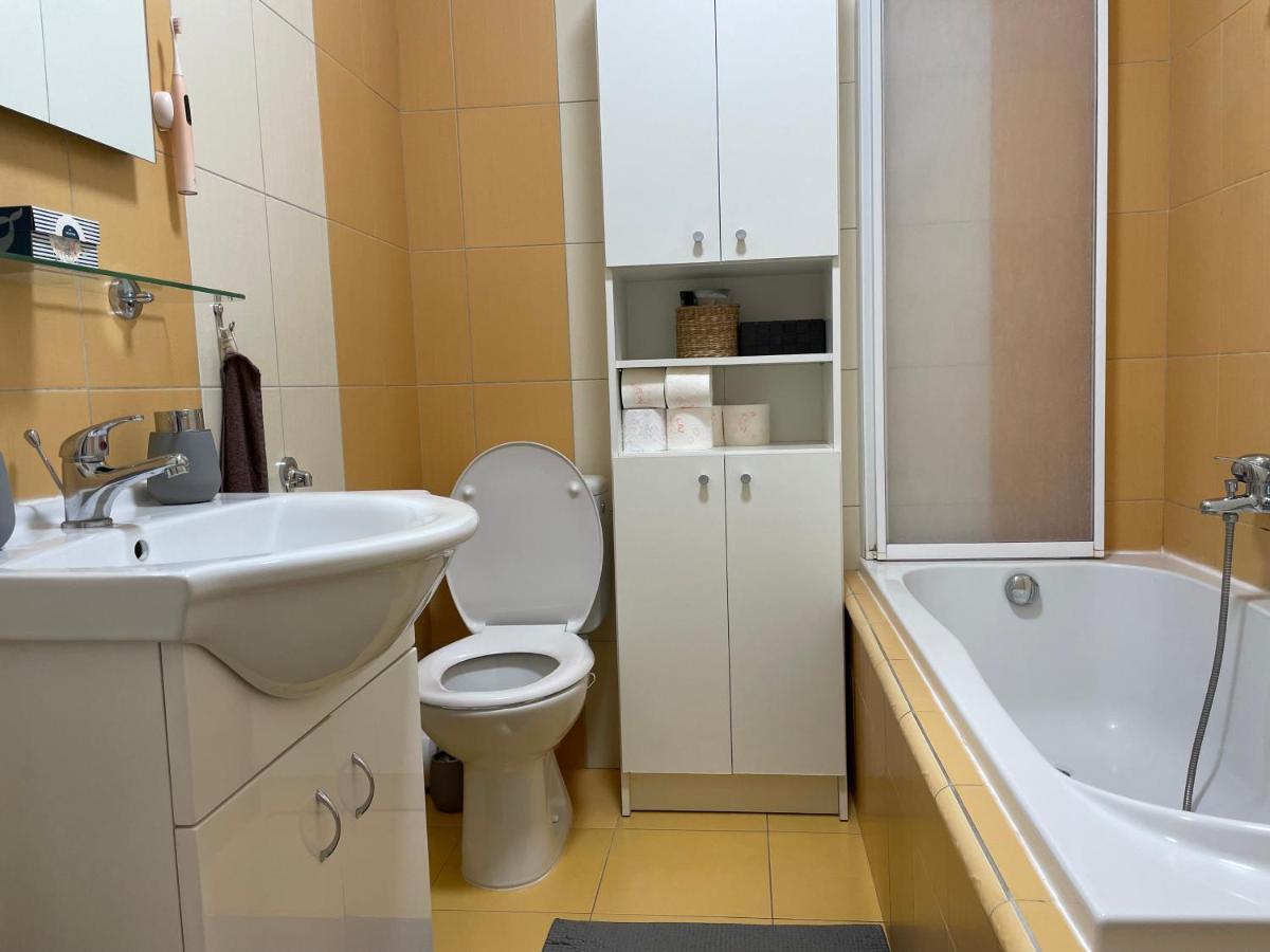 Cozy Apartment Near The City Center Hradec Králové Kültér fotó