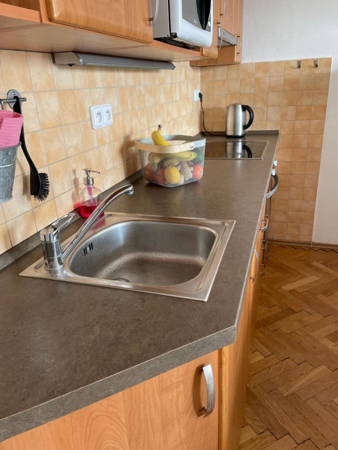 Cozy Apartment Near The City Center Hradec Králové Kültér fotó
